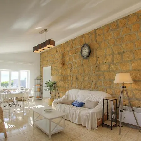Maison Spacieuse A Isolella Avec Vue Mer Feriehus