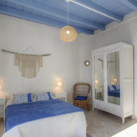 Maison Spacieuse A Isolella Avec Vue Mer